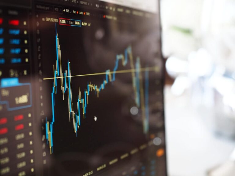 Choosing the Right Stock Trading Platform: Factors to Consider